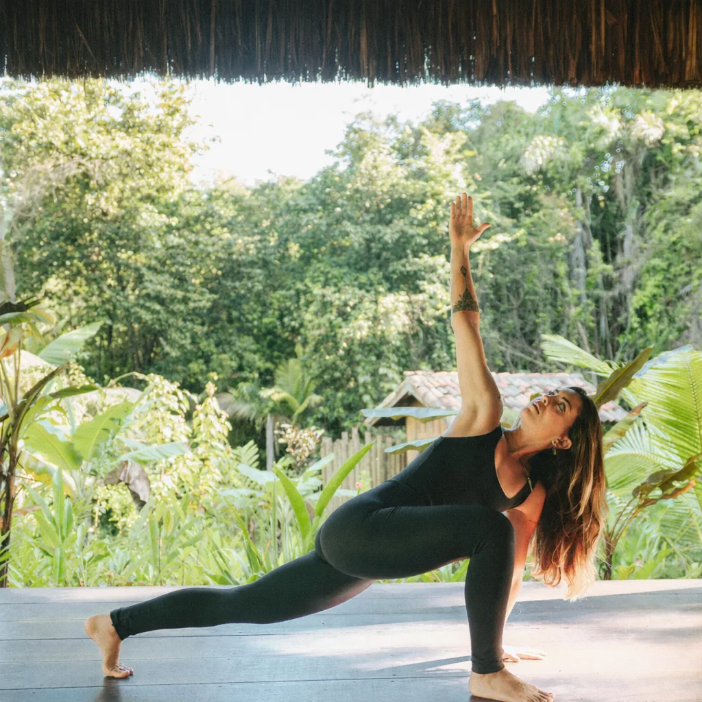 Jenni Rocha guiando o Mobilidade e Movimento em Flow